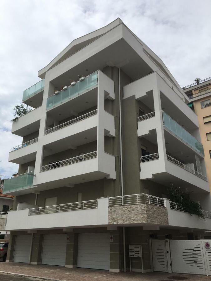 Appartamento Acquamarina Сан Бенедето дел Тронто Екстериор снимка
